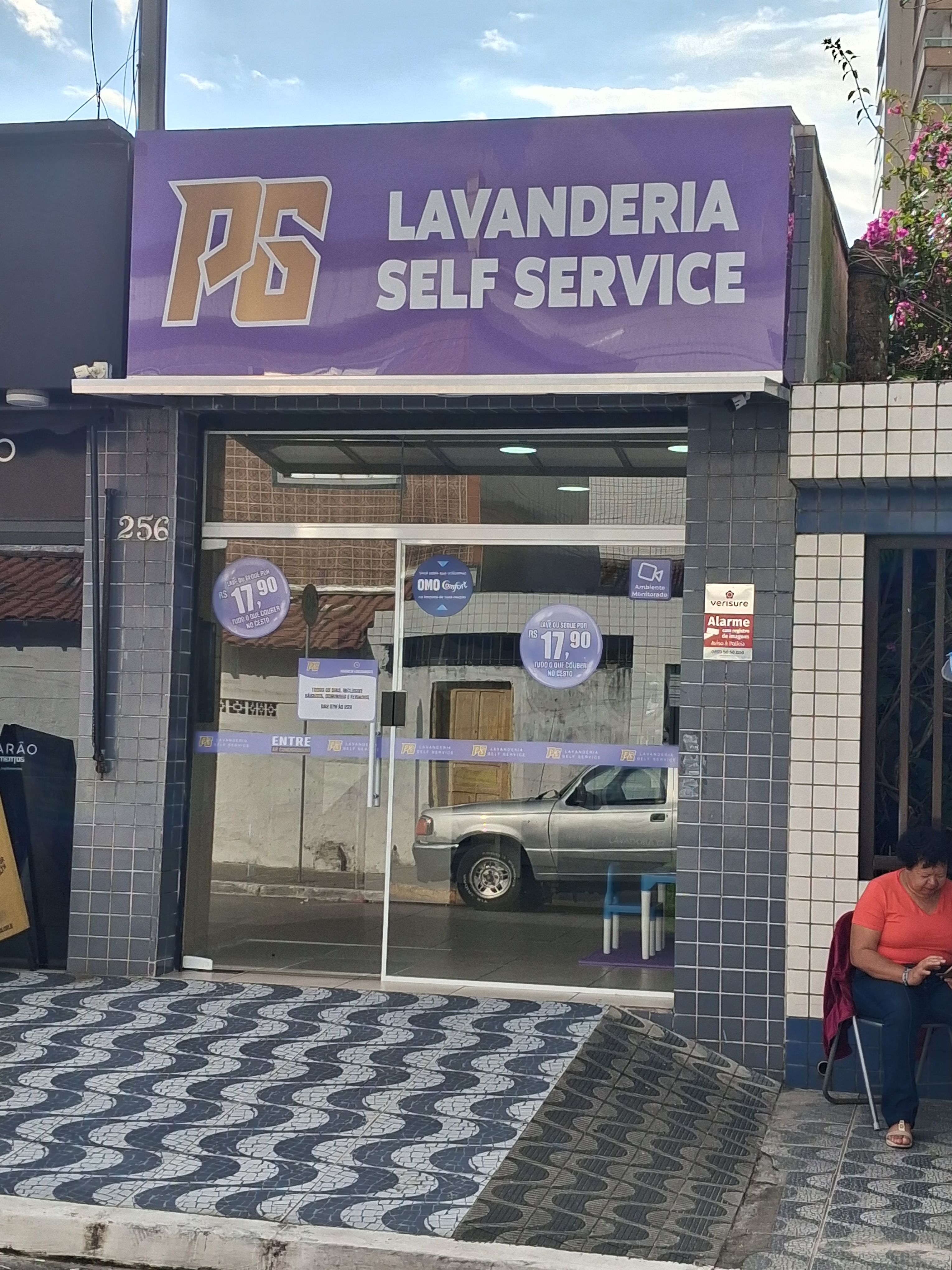 Fachada da PG Lavanderia Self Service